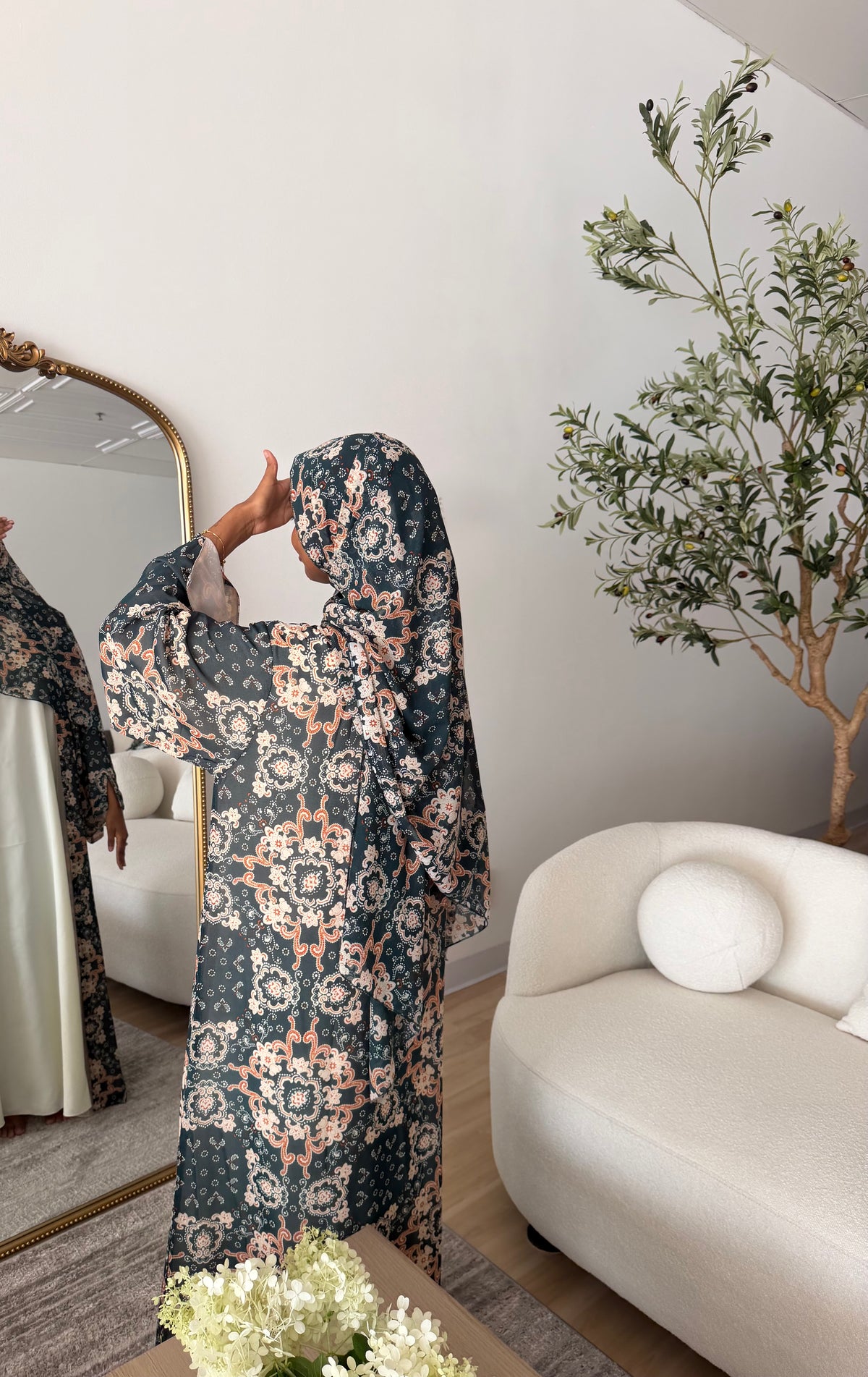 First class status - open abaya