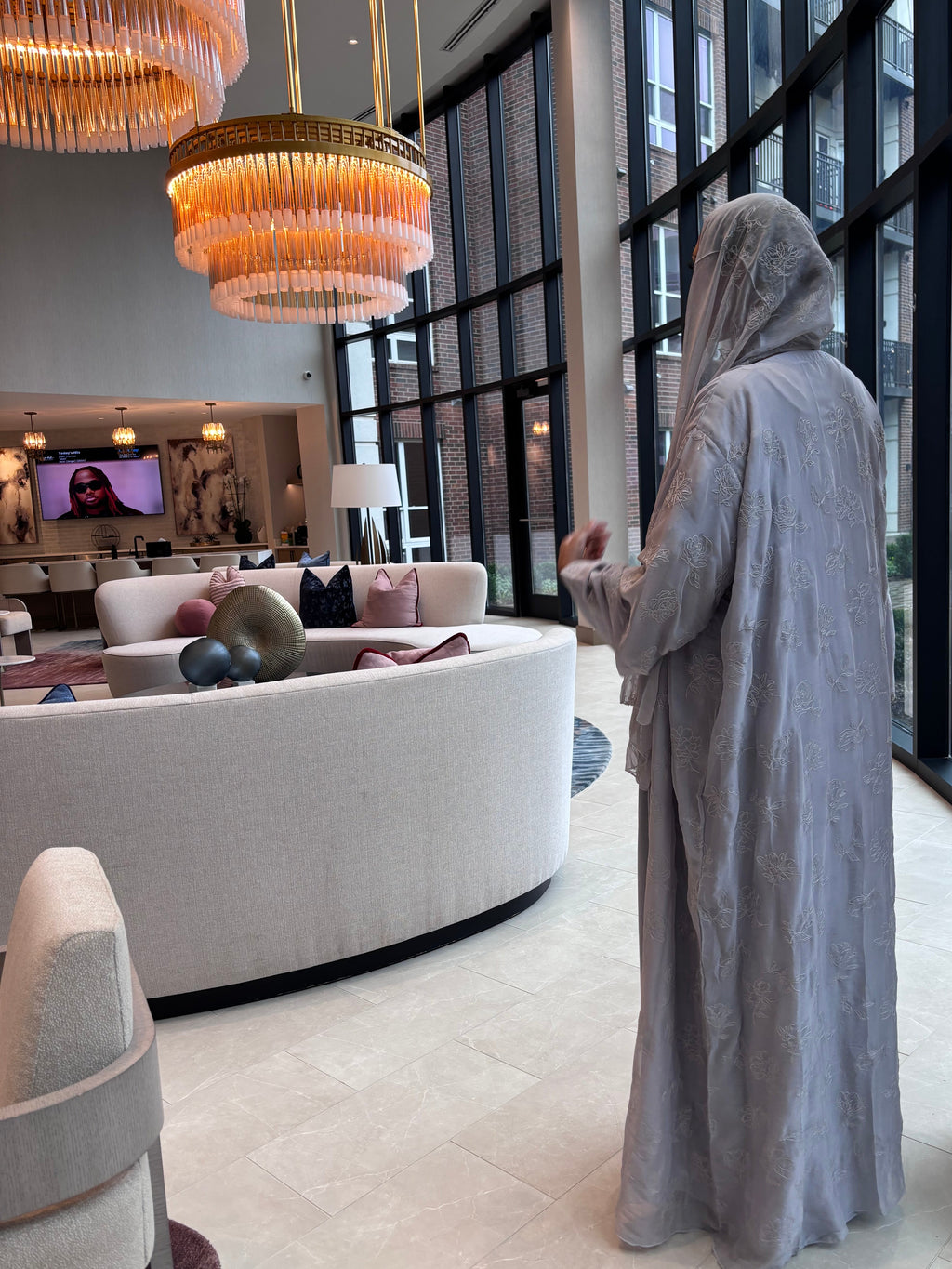 Gloomy threaded abaya