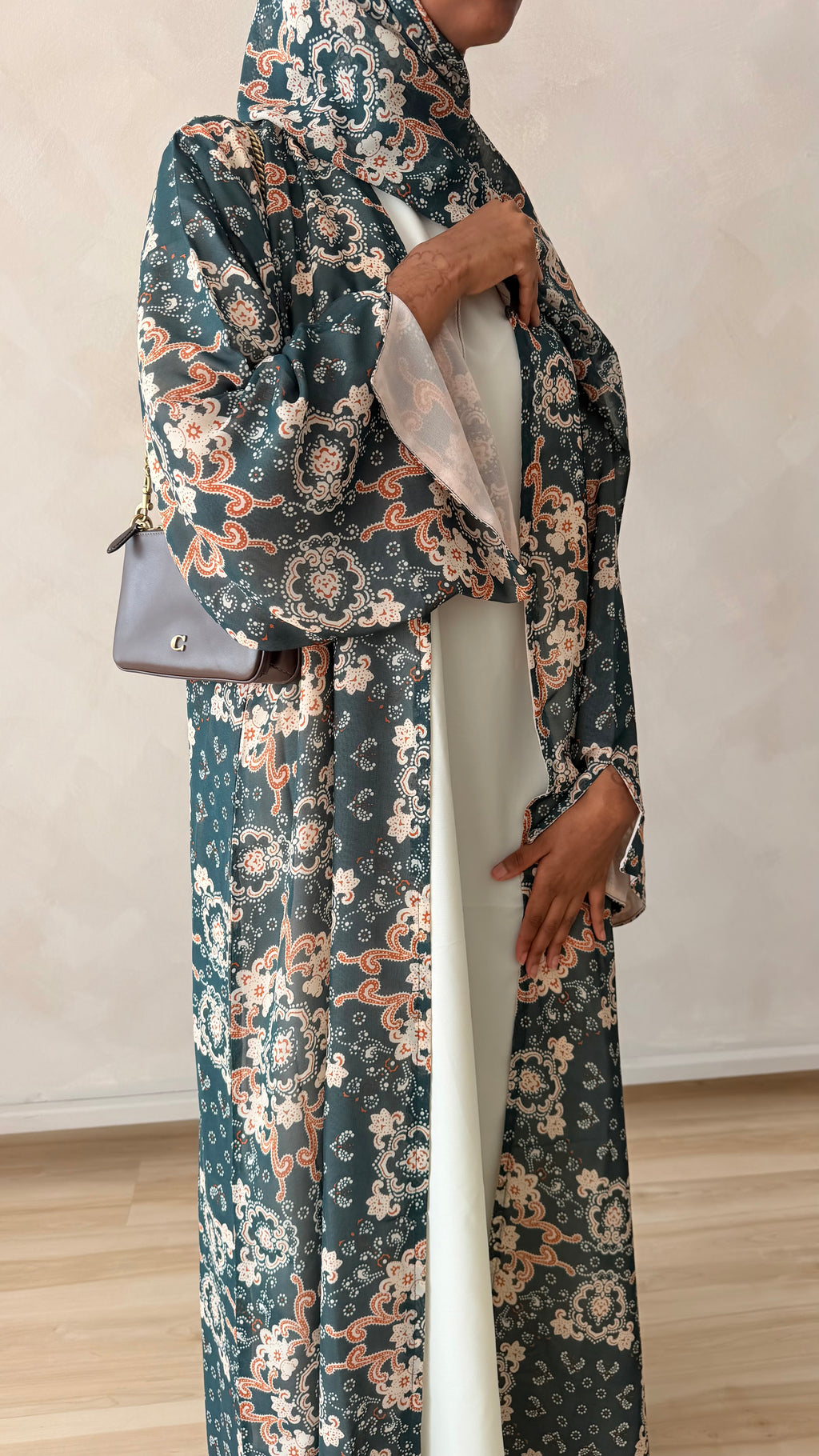 First class status - open abaya