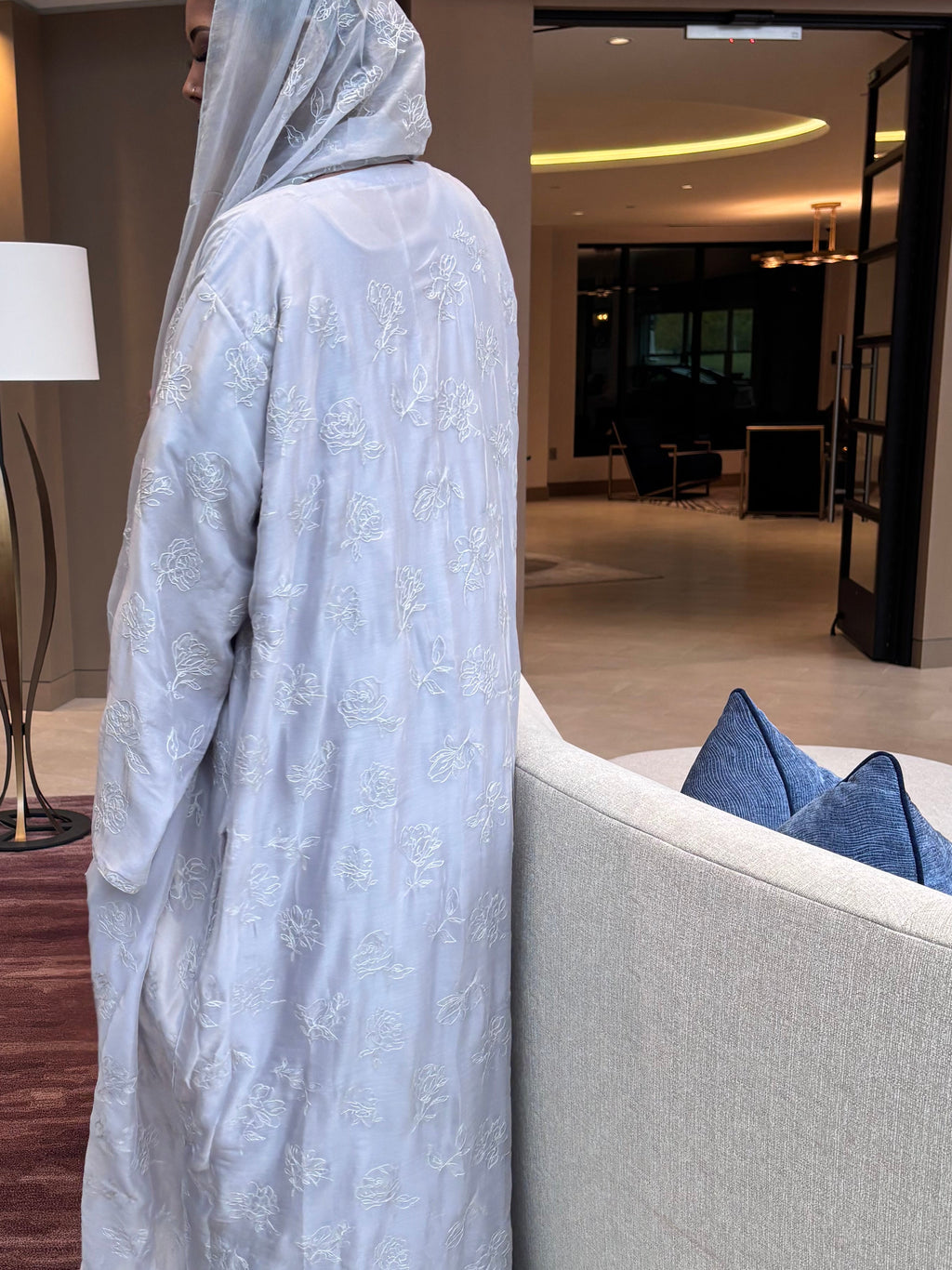 Gloomy threaded abaya