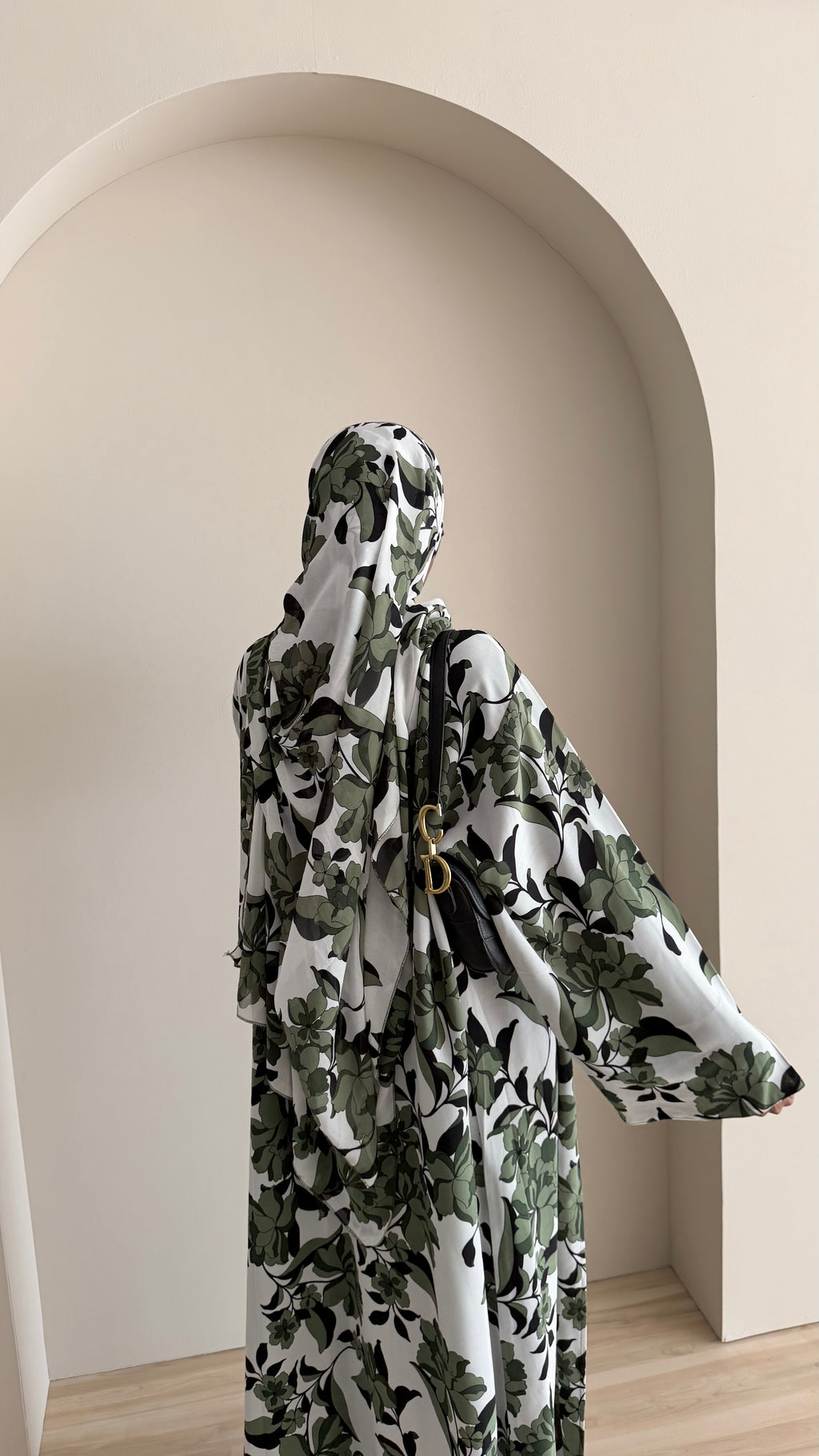 Black oak -open abaya ￼