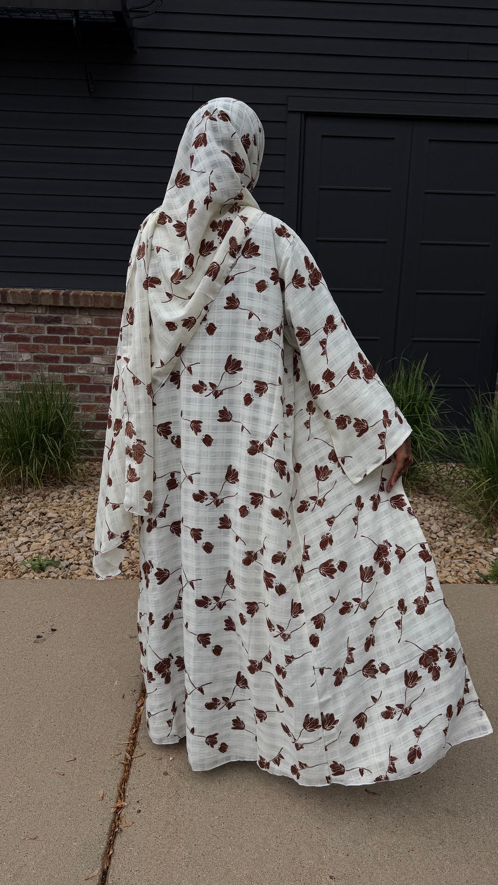 Brown Tulips Open Abaya