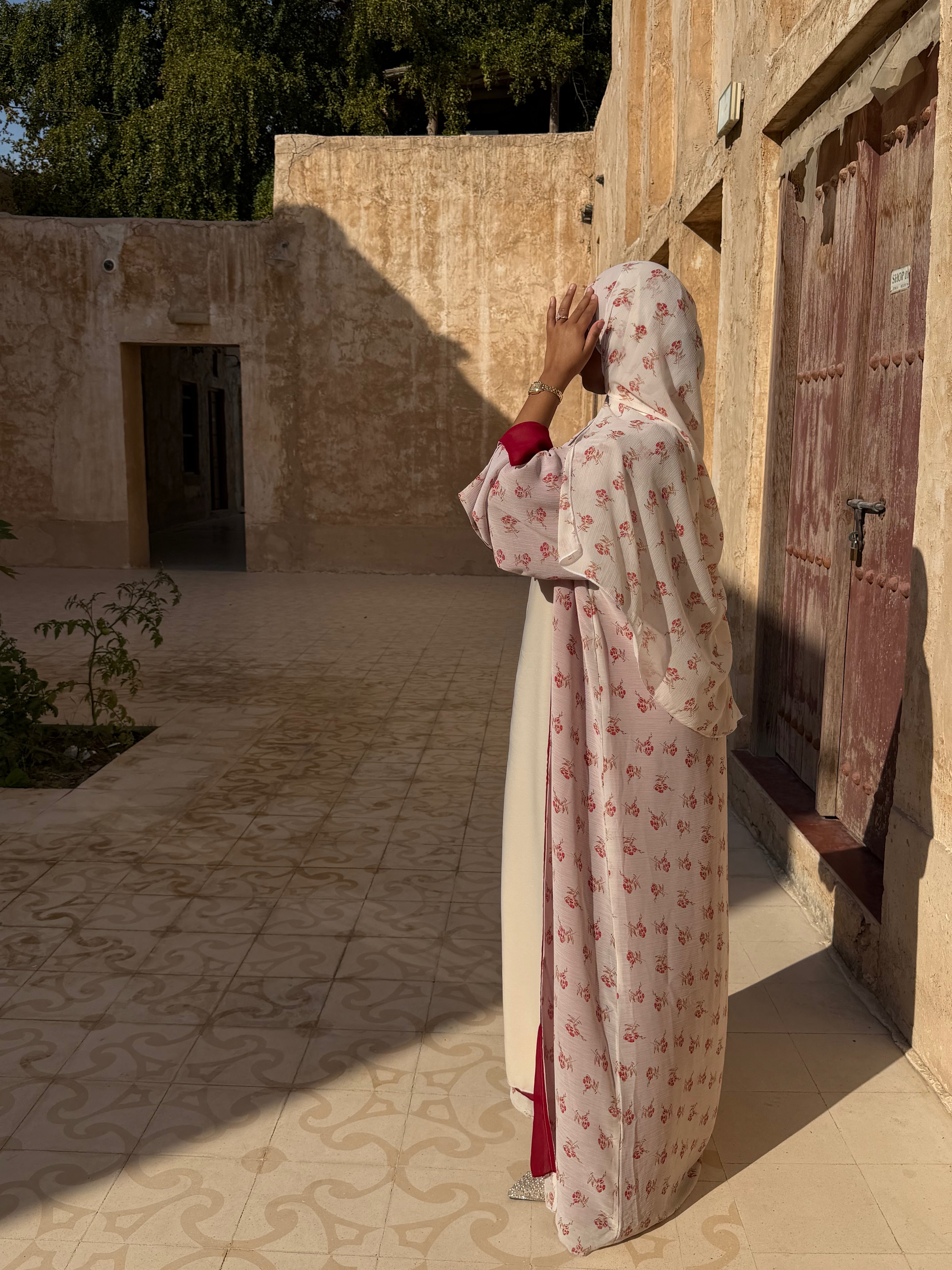 Roses Are Red Open Abaya